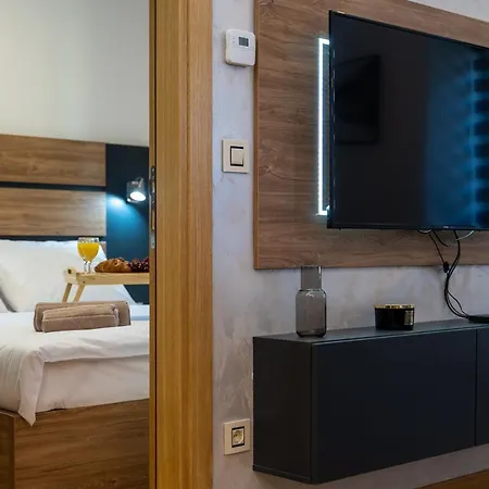 Apartamento Crown Leonardo 6 *