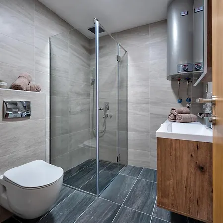 Crown Leonardo 6 Apartamento