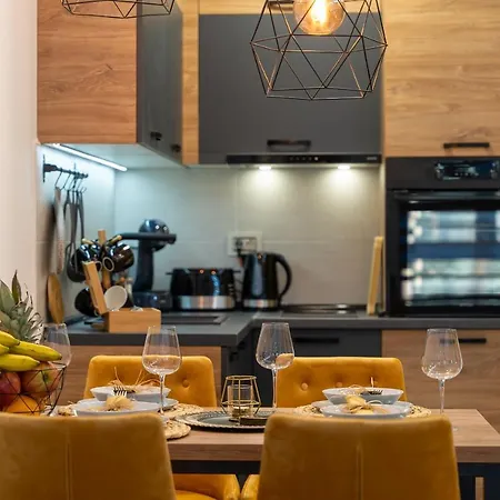 Crown Leonardo 6 Apartamento