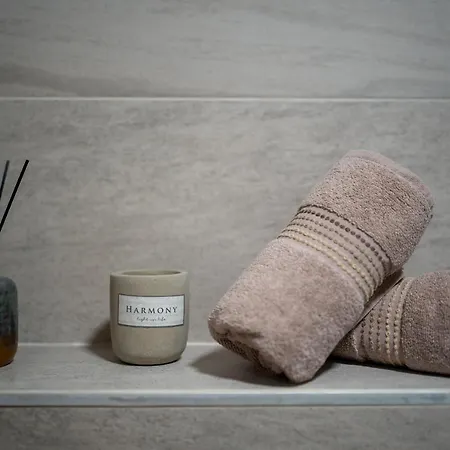 Crown Leonardo 6 Apartamento *